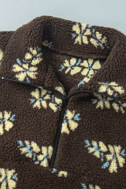 Detailansicht der weichen Fleece-Struktur und des Reißverschlusses