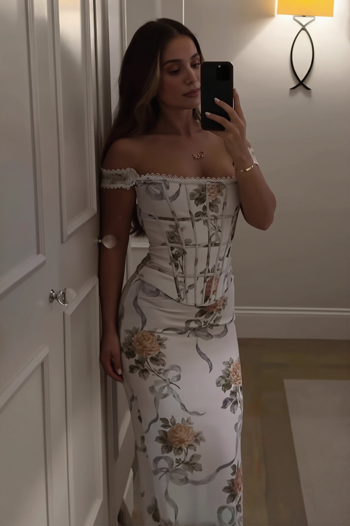 Langes Damenkleid mit Blumenprint für sommerliche Anlässe