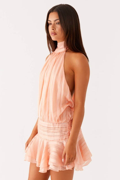 Satin-Kleid mit gerafftem Ausschnitt und kurzen Rüschenärmeln