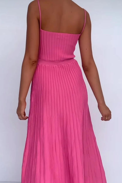 Plissiertes Midikleid aus Strick mit Spaghetti-Trägern