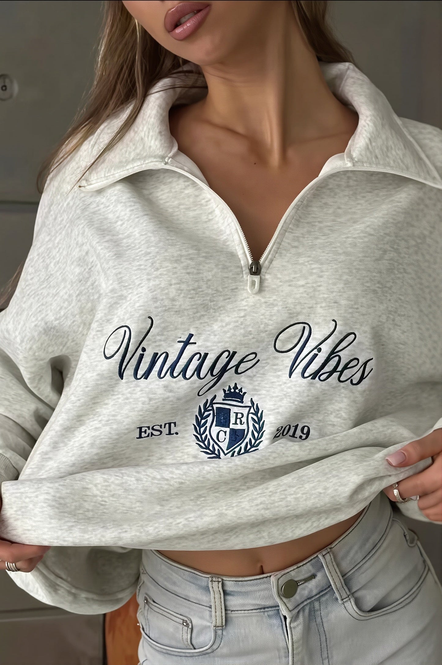 Damen Sweatshirt mit Quarter Zip im Vintage Look in Vorderansicht