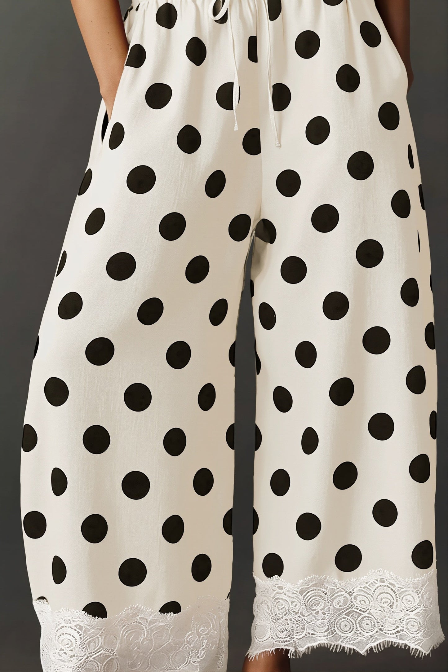 Weit geschnittene Damenhose mit Polka-Dot-Muster und elastischem Bund