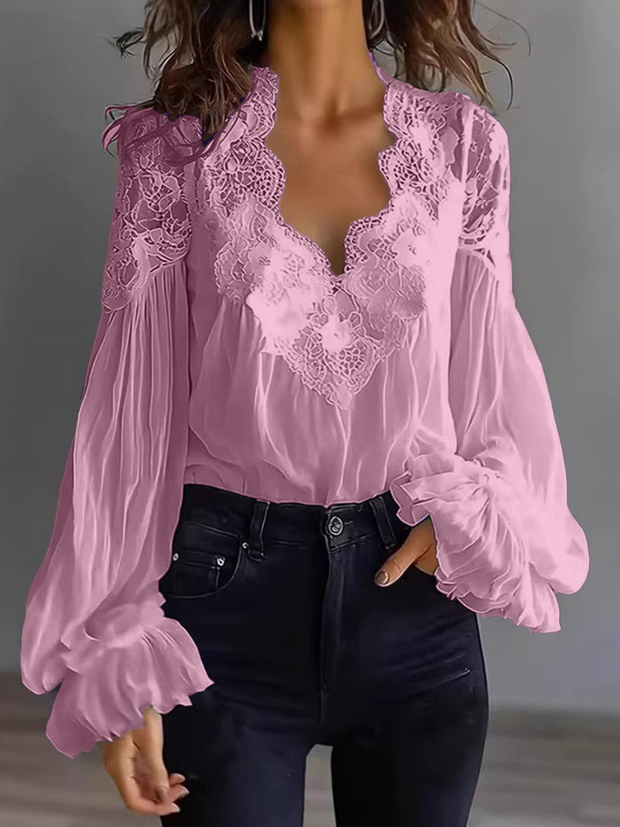 Damenbluse mit Spitzen- und Patchwork-Einsätzen und Puffärmeln