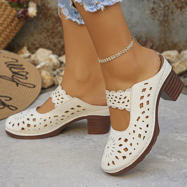 Sohle der Damen Sandalen mit Cut-Outs und Blockabsatz in Nahaufnahme