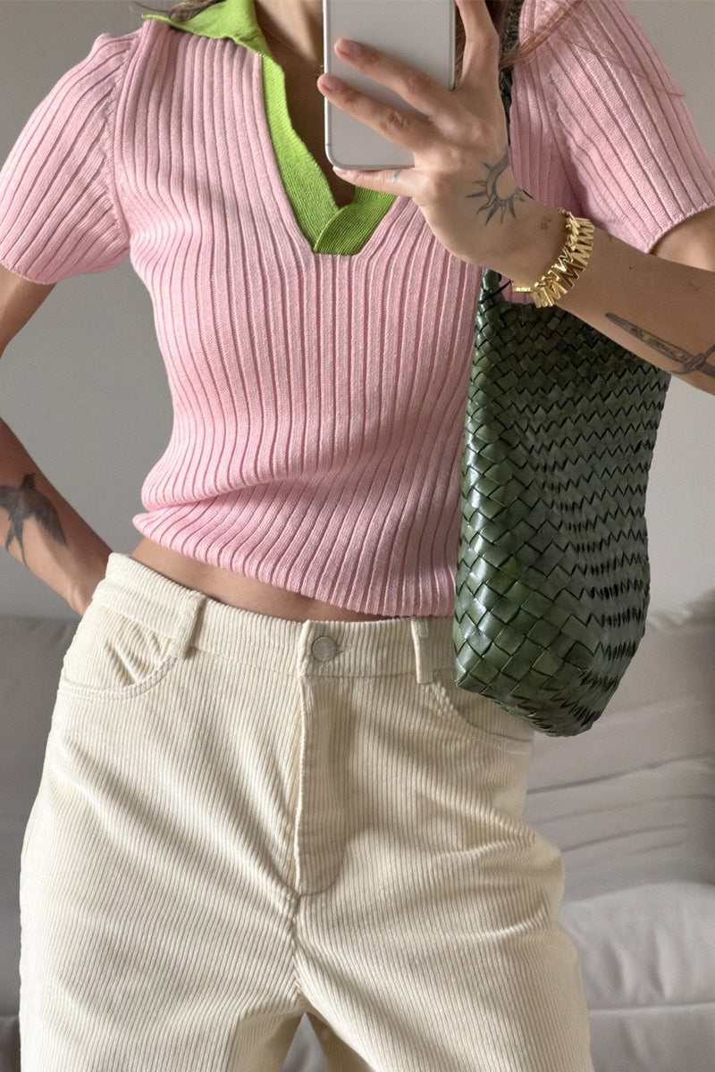 Seitliche Ansicht des gerippten Damen Polo-Strickshirts