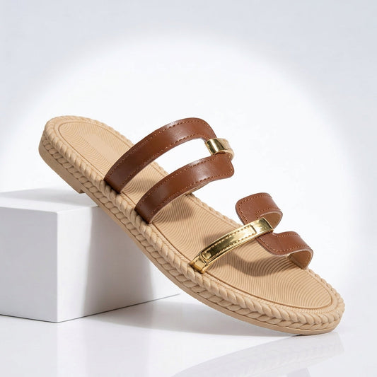 Damen Sandalen im Slide Stil mit zwei breiten Riemen in Frontalansicht