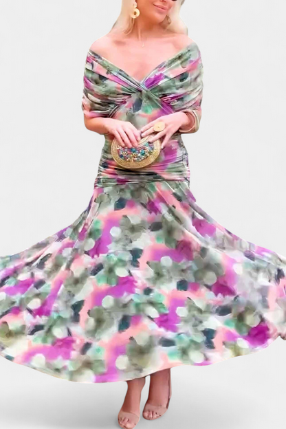 Blumenmuster und V-Ausschnitt des eleganten Maxikleids