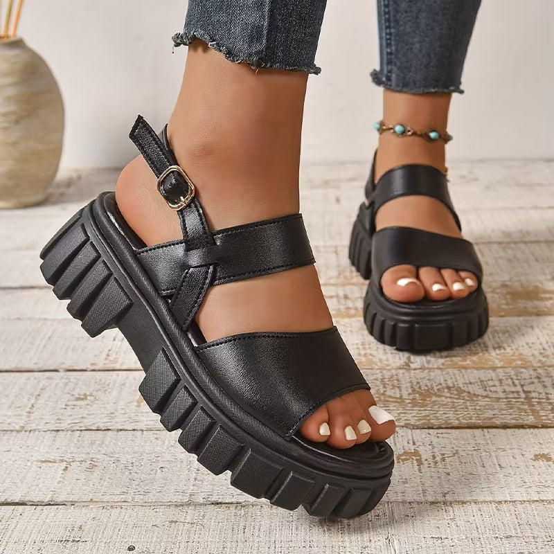 Ansicht der dicken Sohle bei bequemen Damen-Sandalen