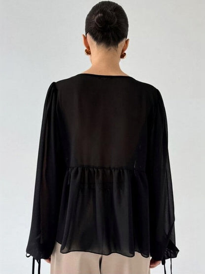 Chiffon-Bluse mit Rüschen, V-Ausschnitt und Bindeband, Weiß