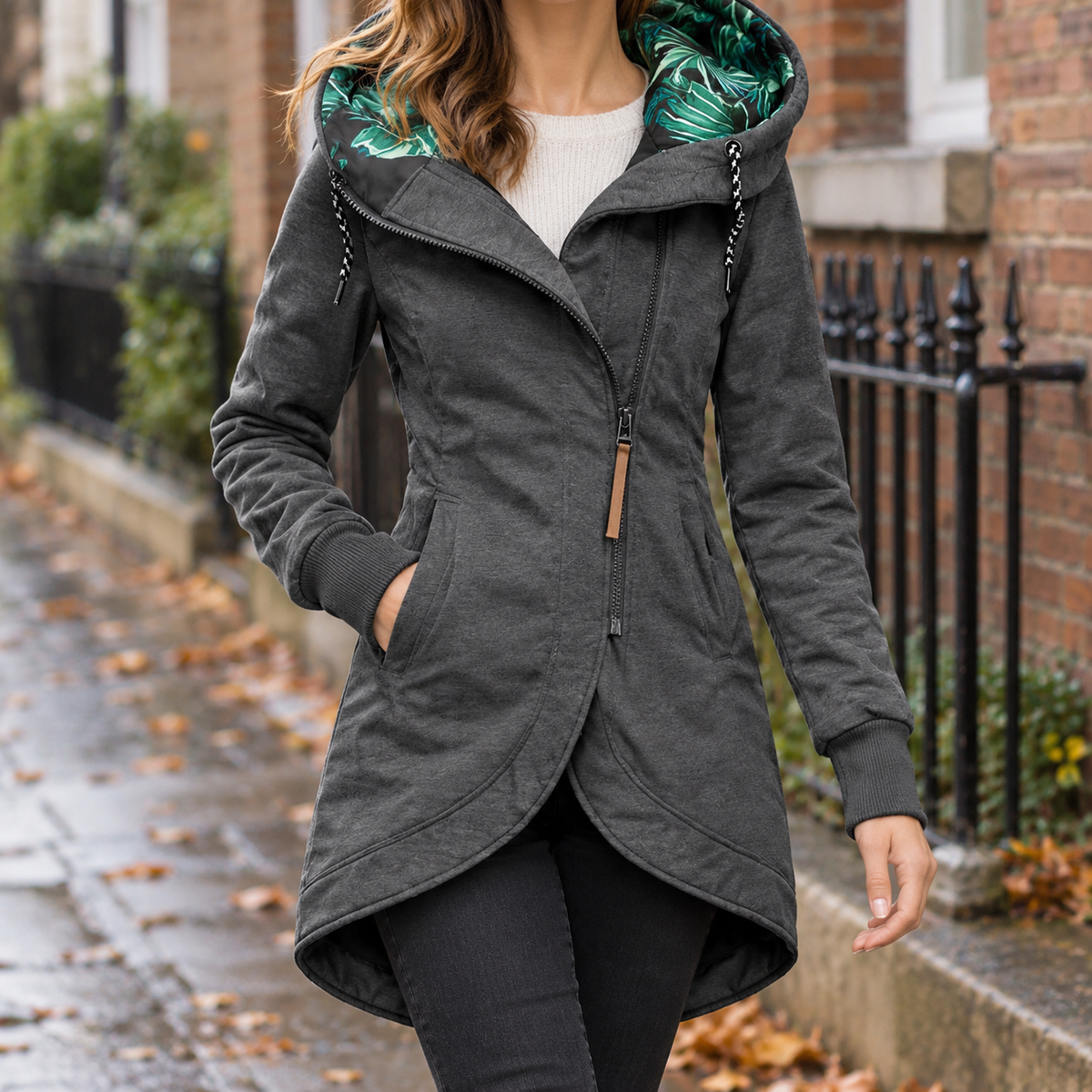 Damen-Kapuzenjacke mit gebogenem Saum in der Vorderansicht