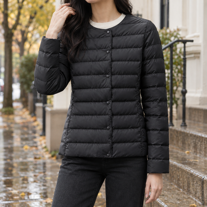 Taillenlange Daunen-Steppjacke für Damen in der Vorderansicht