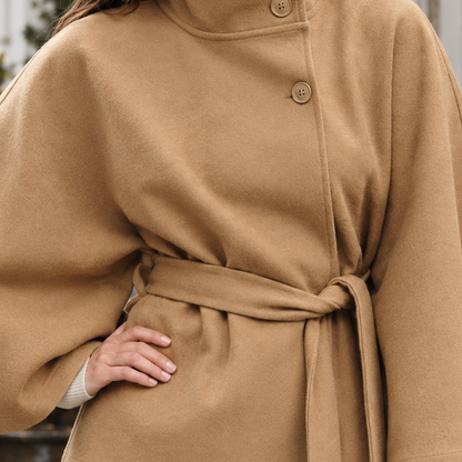 Elegante Damen-Cape-Jacke mit geschlossenem Stehkragen