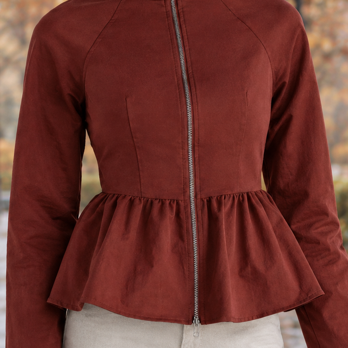 Damenjacke mit taillierter Silhouette und ausgestelltem Schößchen