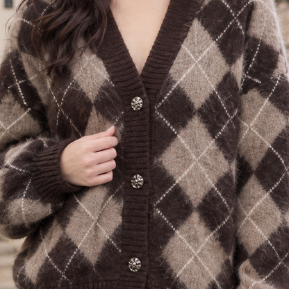 Damen-Strickcardigan mit Argyle-Muster als vielseitiges Outfit für den Alltag