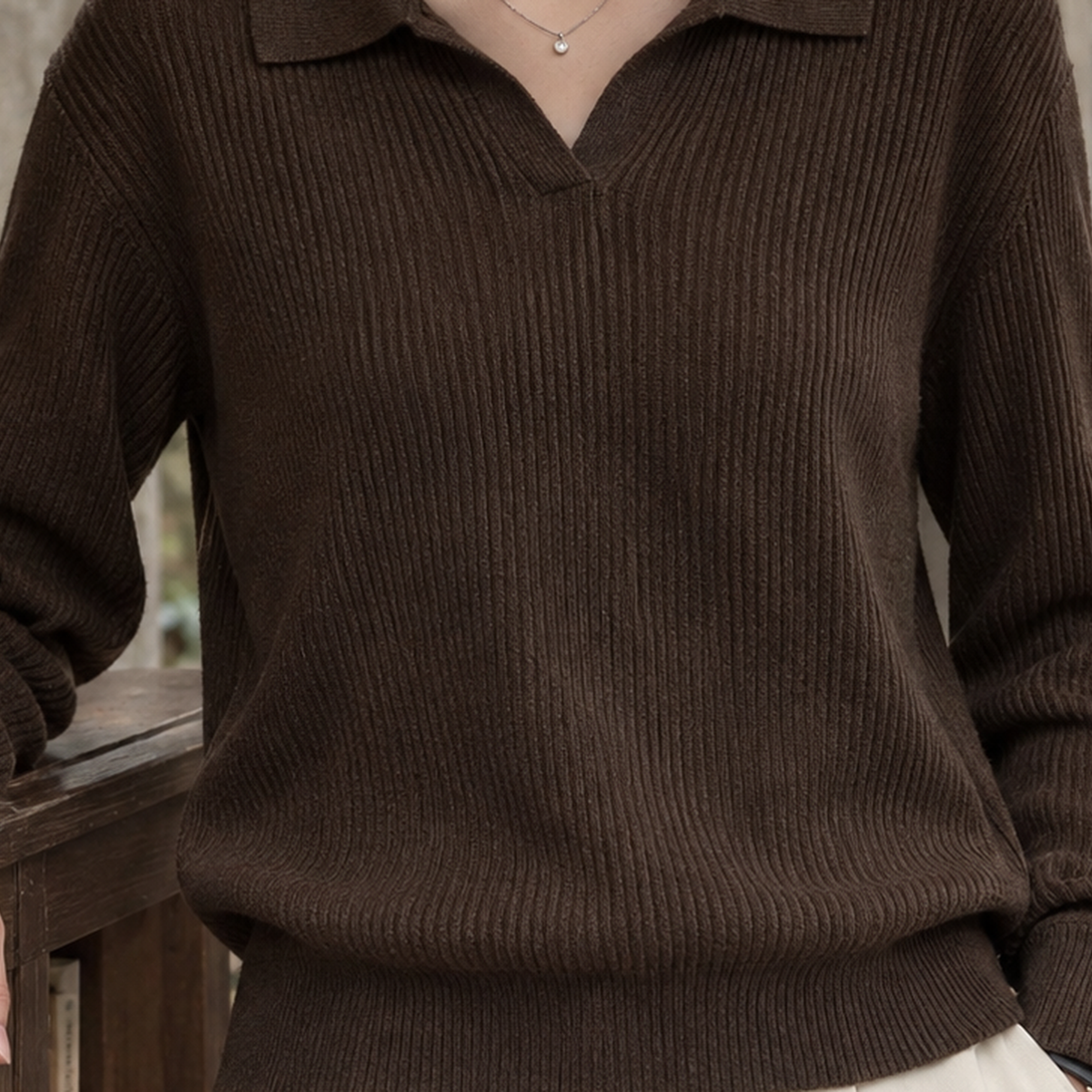 Damenpullover aus Rippstrick mit klassischem Polokragen