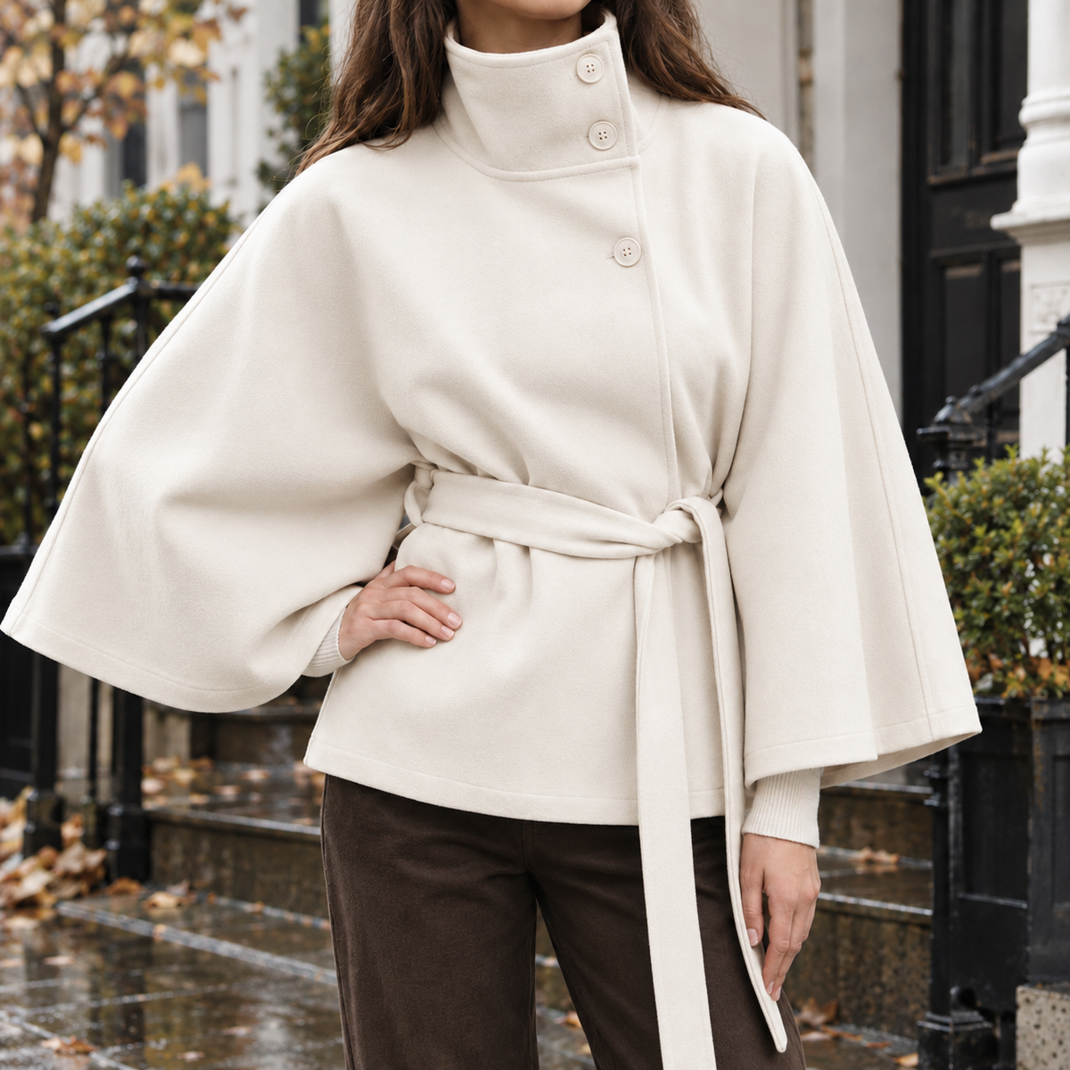 Cape-Jacke mit Bindegürtel zur individuellen Taillenbetonung
