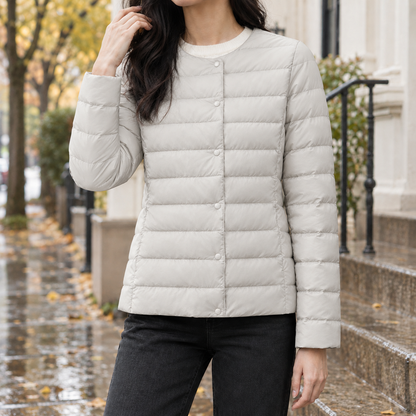 Taillenlange Daunenjacke mit geschlossenem Reissverschluss