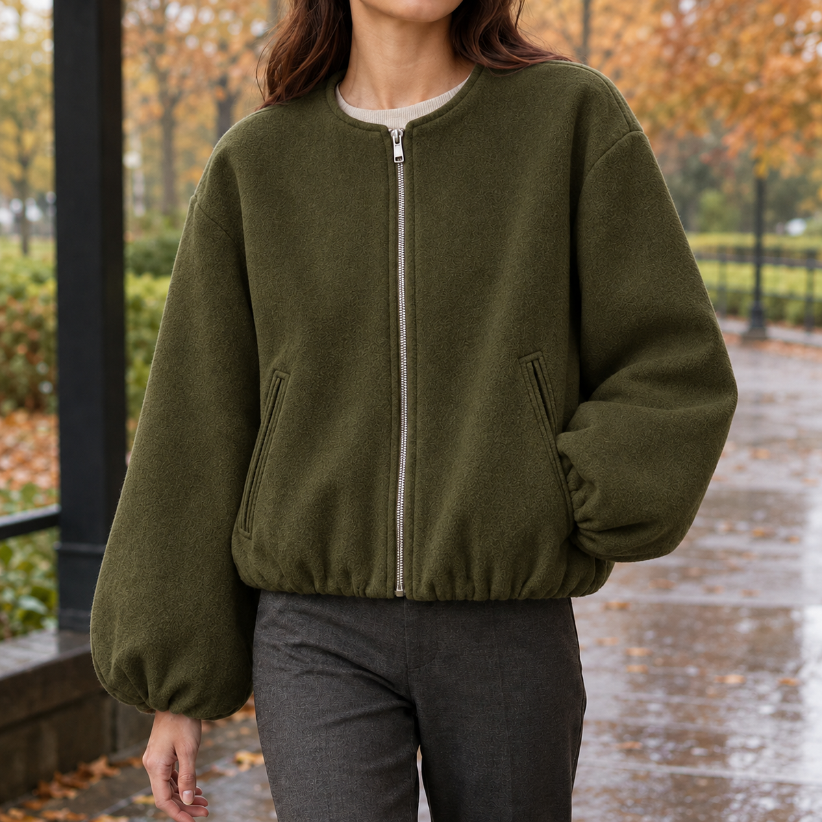 Nahaufnahme der Jacke mit modischen Ballonärmeln