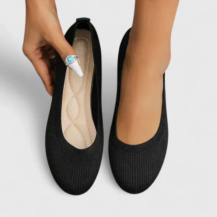 Detail der flachen Sohle der Damen Loafer
