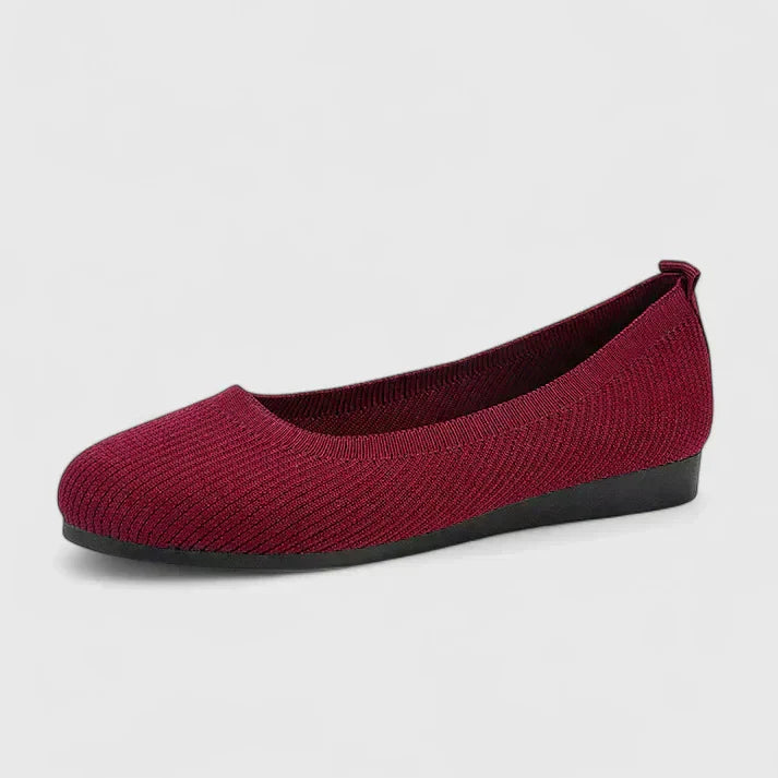 Damen Loafer in Seitenansicht mit schlanker Silhouette