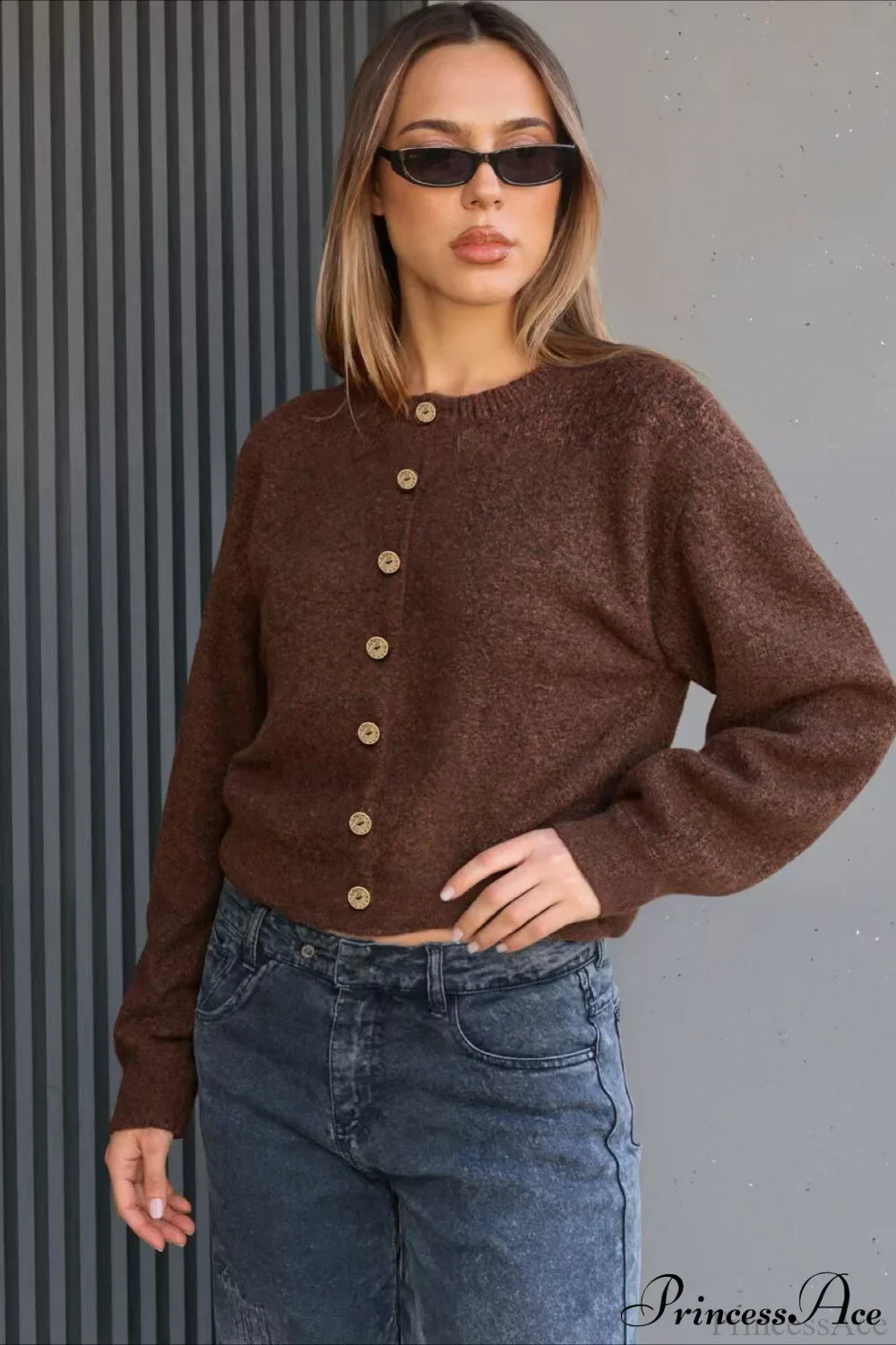 Langärmeliger Damen Cardigan aus Strick mit Knöpfen und klassischem Rundhalsausschnitt