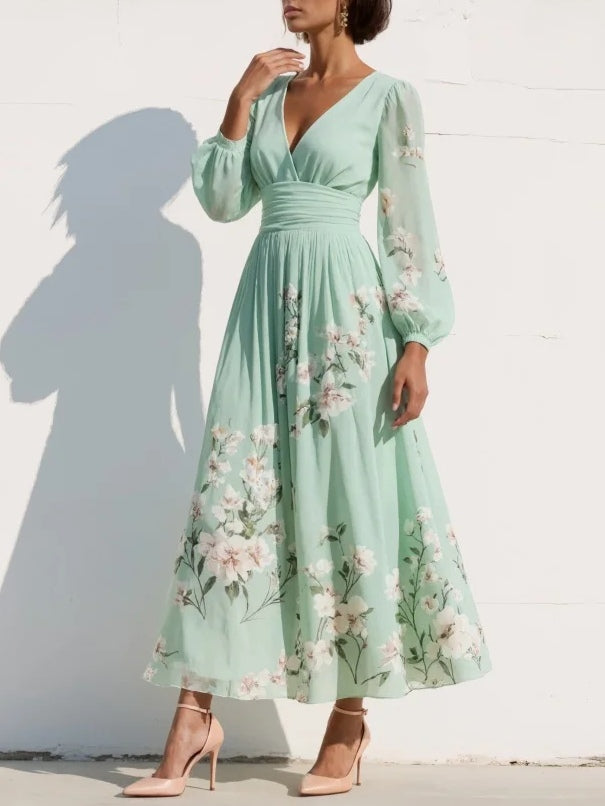 Damenkleid in Midi-Länge mit Blumenprint und V-Ausschnitt in Seitenansicht