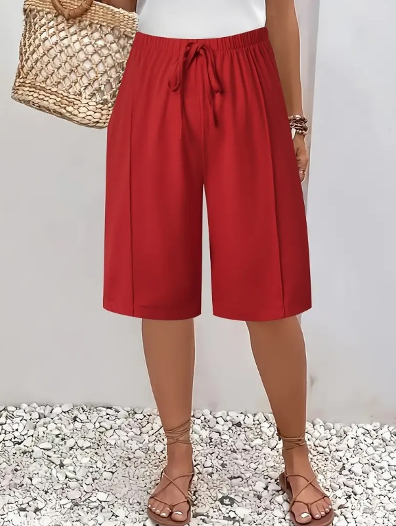 Elegante kurze Damenhose für Sommer und Freizeit mit weitem Bein