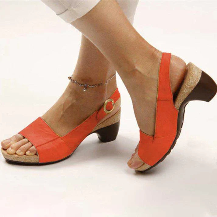 Elegante Damen Sandalen mit Absatz in detailreicher Produktansicht
