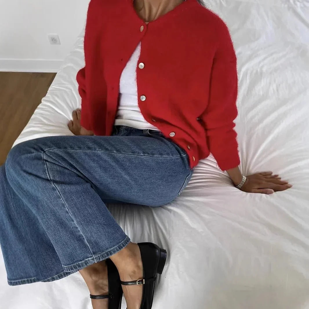 Seitliche Ansicht des Damen-Strickcardigans mit langen Ärmeln