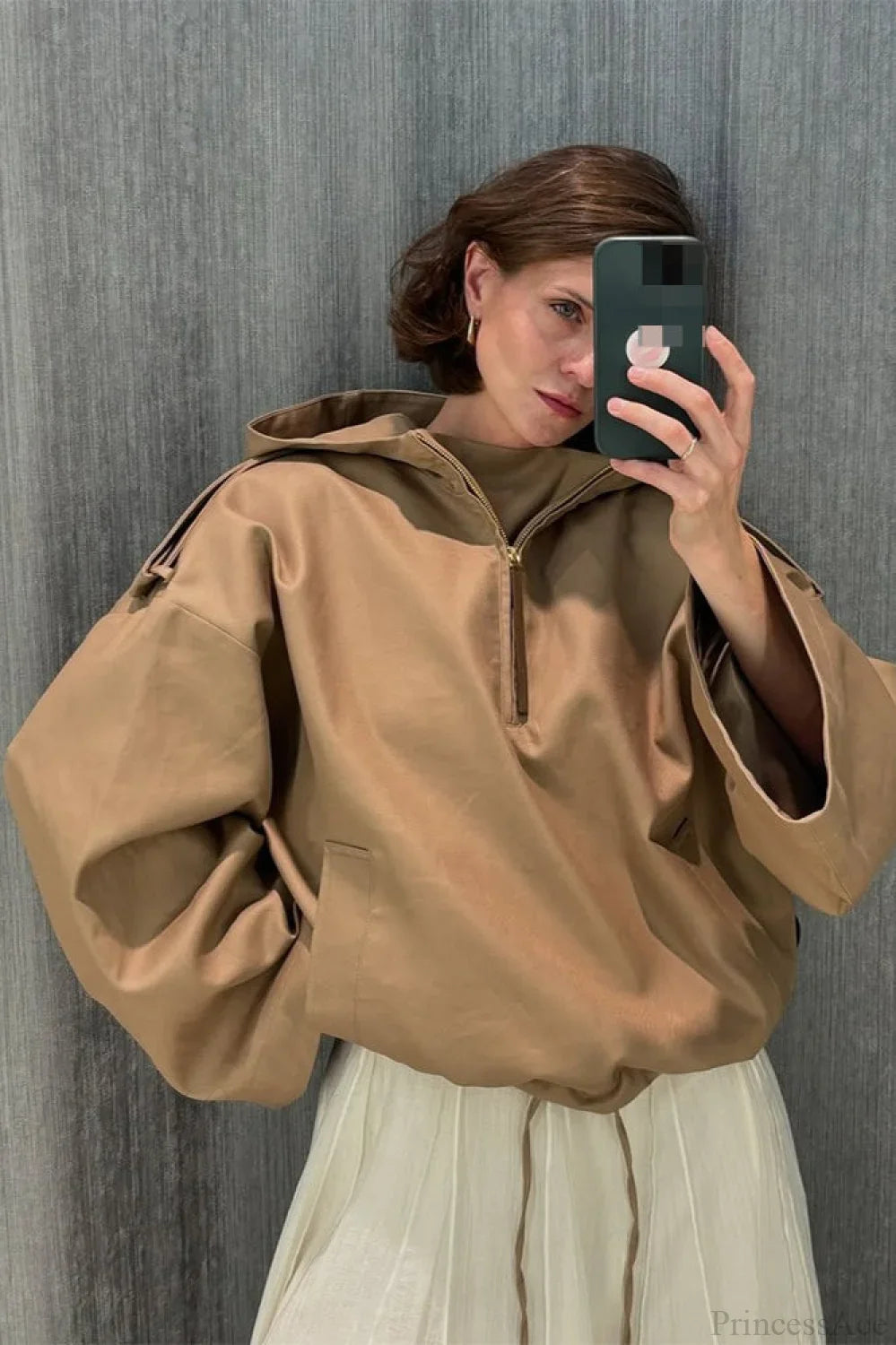 Einfarbige Outdoor-Kapuzenjacke mit praktischem Stehkragen