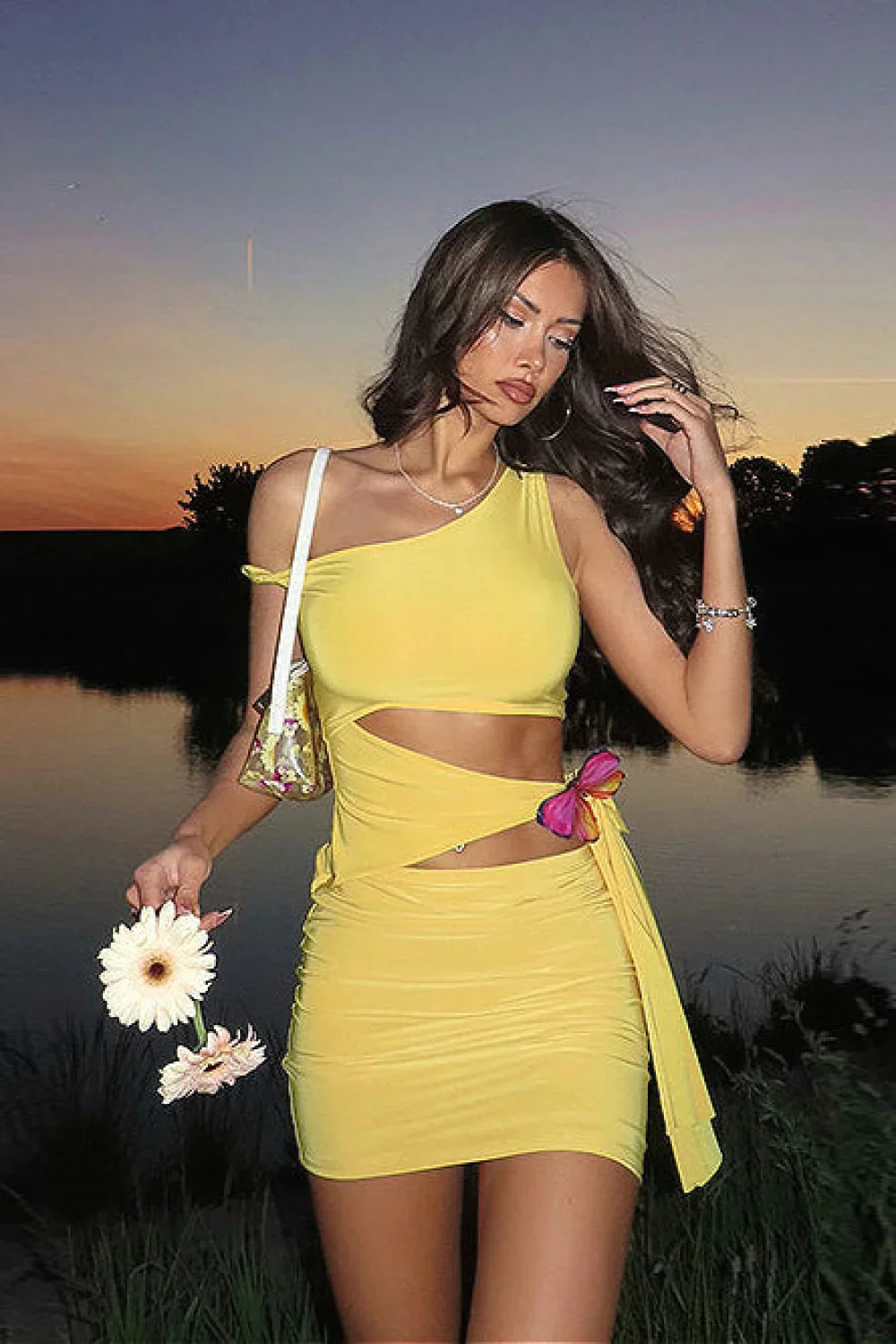 Einfarbiges One-Shoulder-Minikleid mit seitlichem Cut-Out für Damen