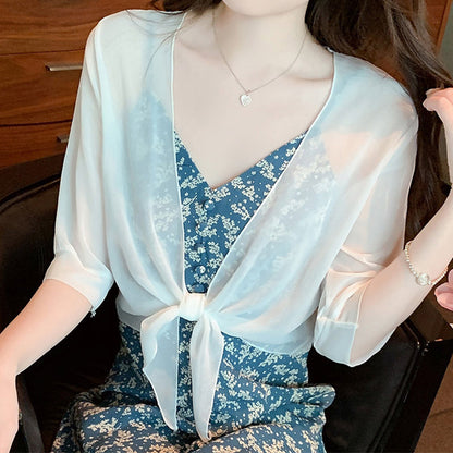 Leichter Sommer-Cardigan für Damen aus transparentem Stoff mit kurzer Form