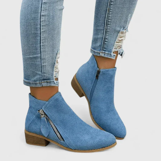 Damen Stiefeletten mit niedrigem Blockabsatz in Seitenansicht