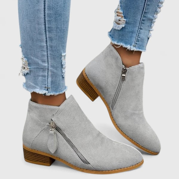 Damen Stiefeletten am Fuß gestylt für Alltag und Freizeit