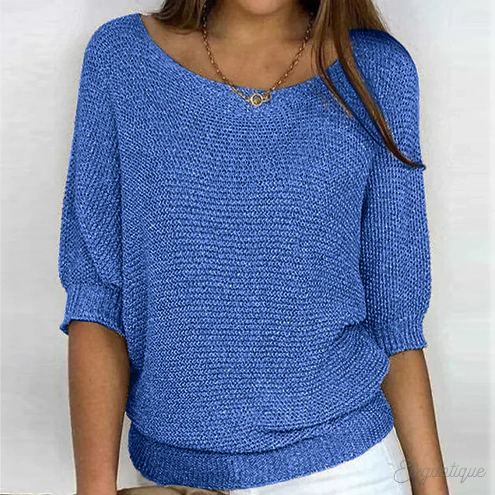 Nahaufnahme des feinen Strickmusters am Damenpullover