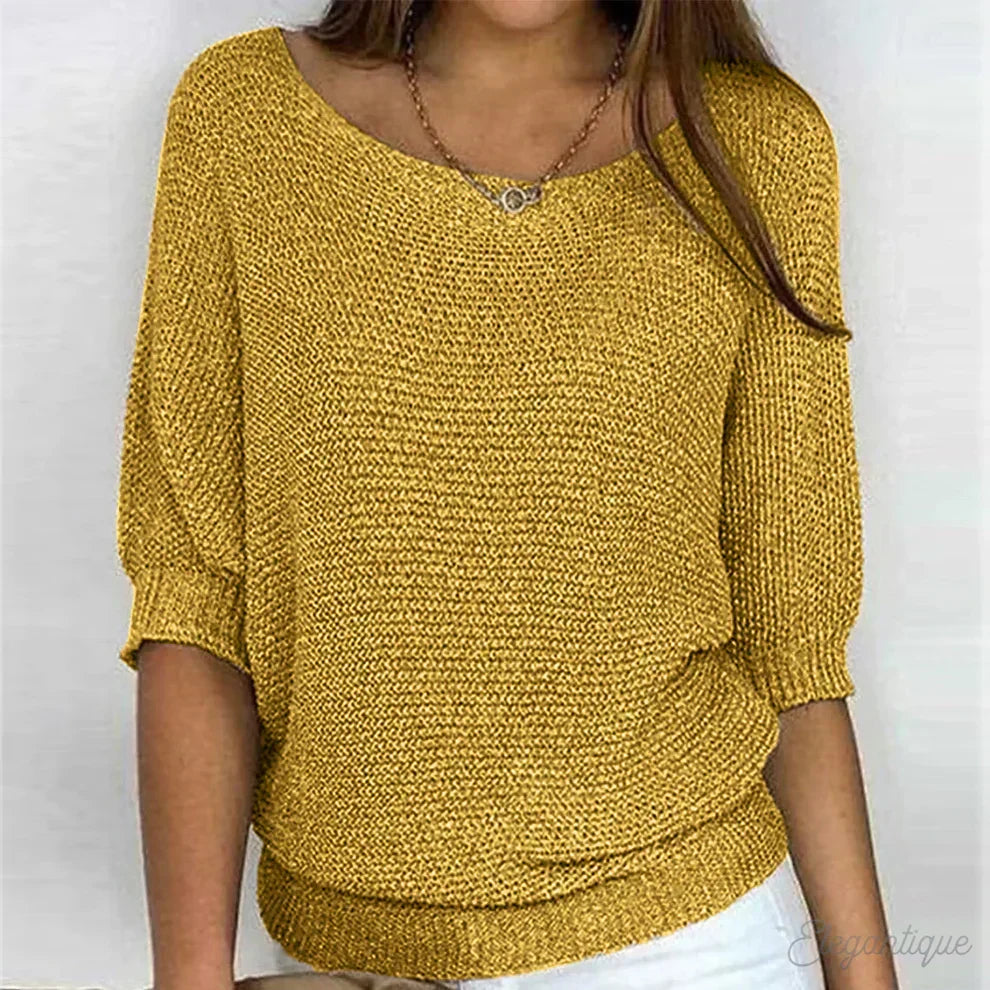 V-Ausschnitt des eleganten Damen-Feinstrickpullovers im Detail