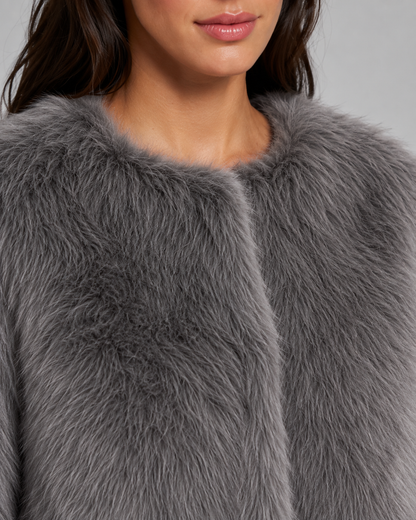 Seitliche Ansicht der taillierten Damen-Kurzjacke