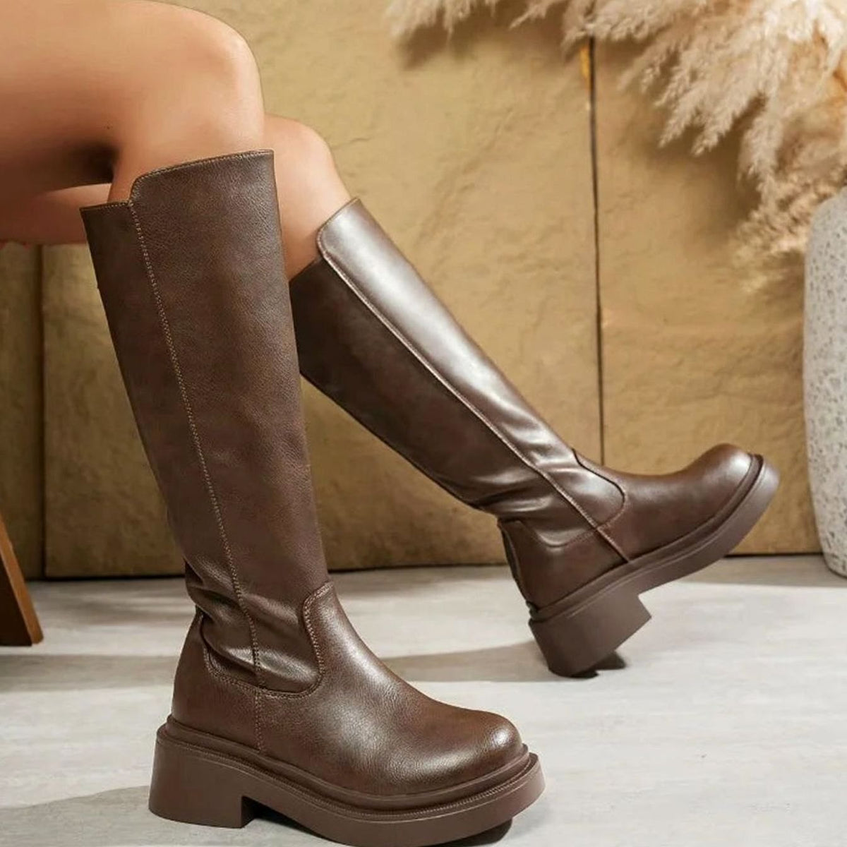 Kniehohe Stiefel für Damen mit markantem Blockabsatz
