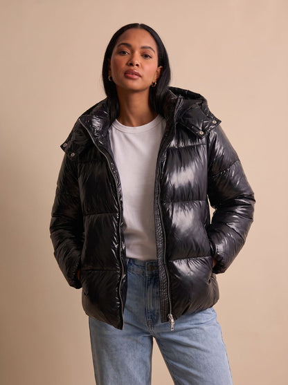 Damen-Pufferjacke mit Kapuze und glänzender gesteppter Oberfläche