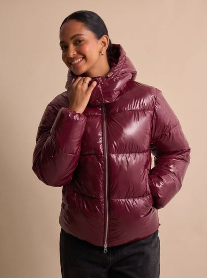 Damen-Pufferjacke mit schützender Kapuze für kalte Wintertage
