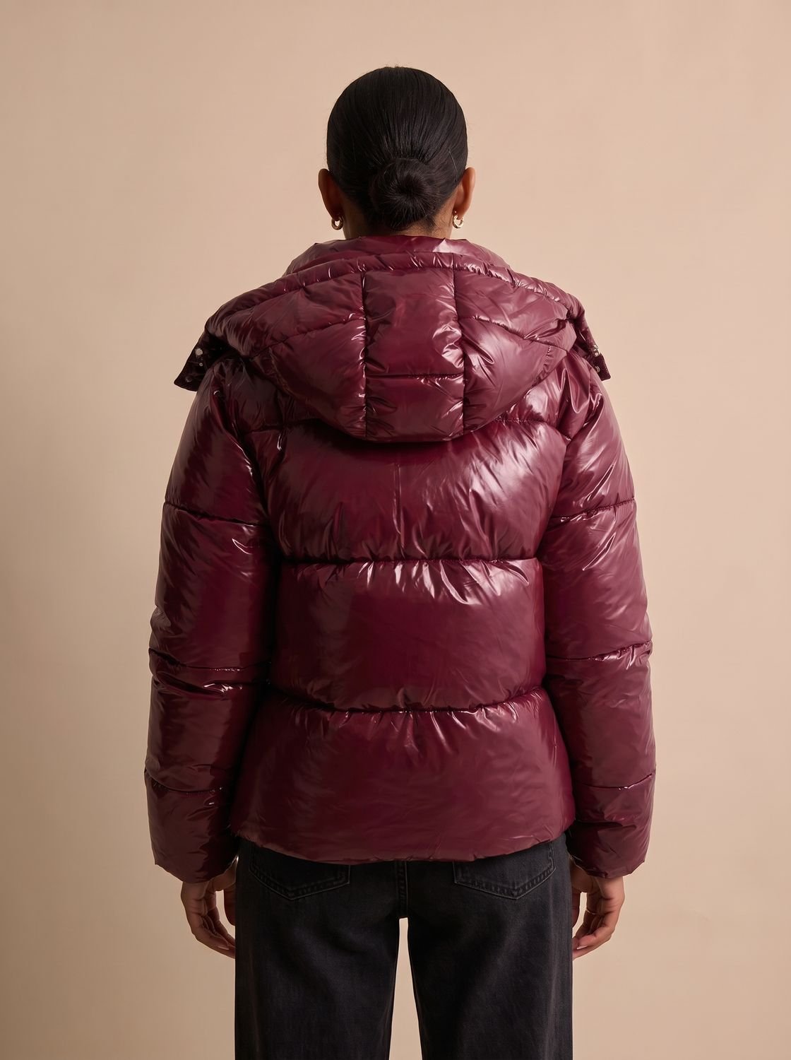 Vielseitige glänzende Damenjacke mit gesteppter Wattierung