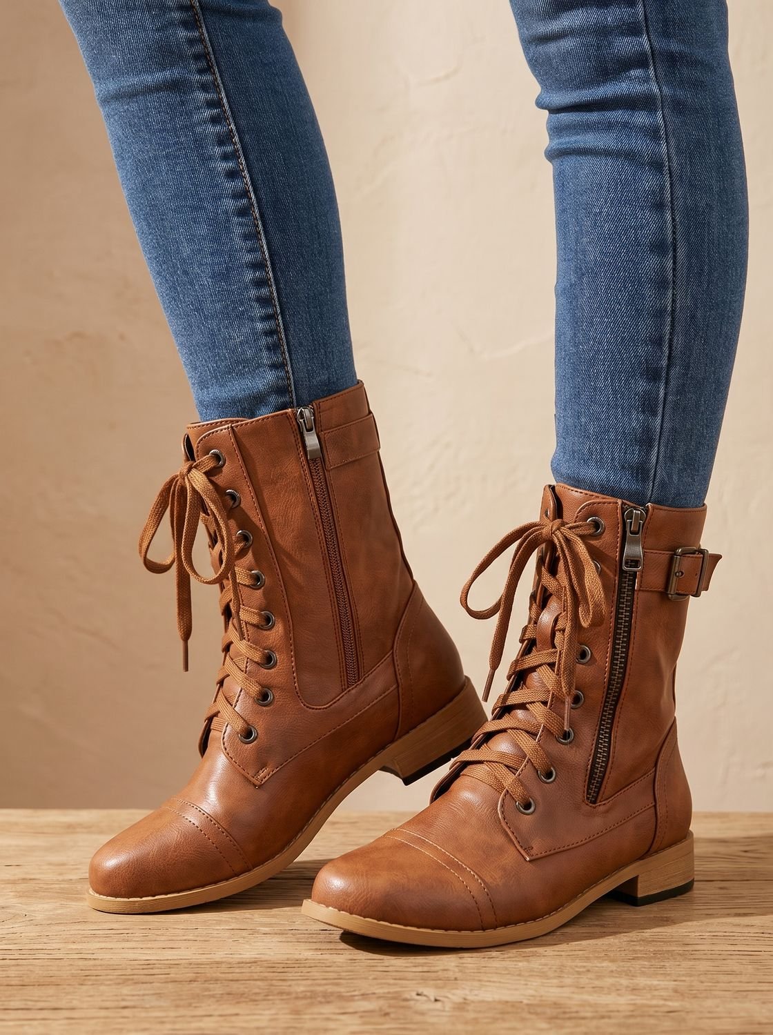 Damen-Combat-Boots als vielseitige Alltagsschuhe