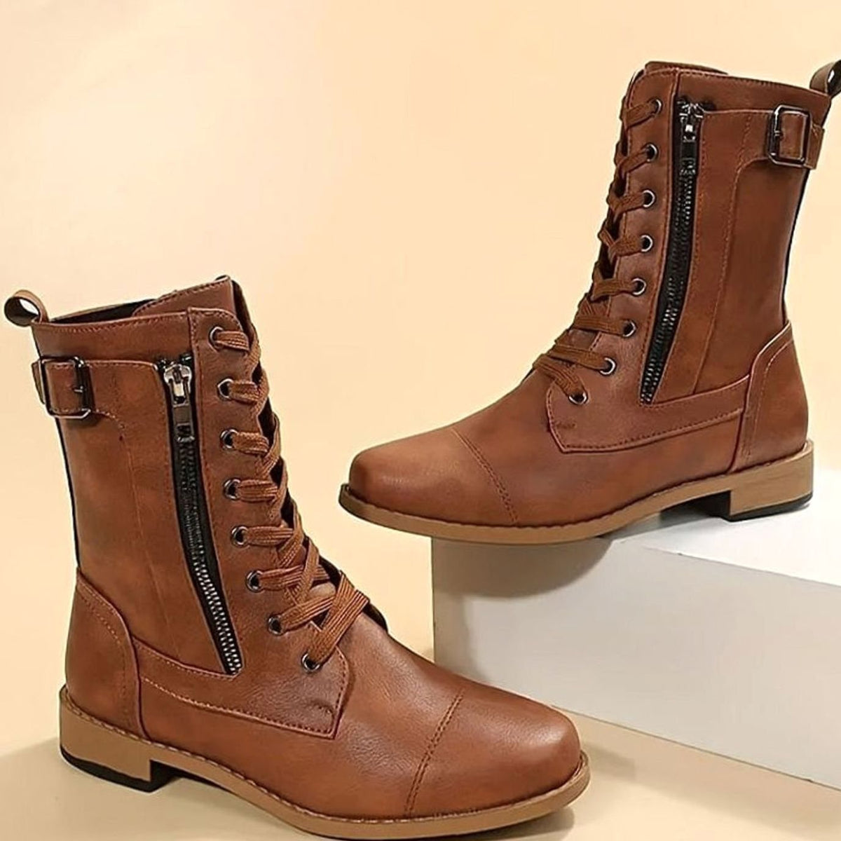 Damen-Schnürboots aus Kunstleder in der Vorderansicht