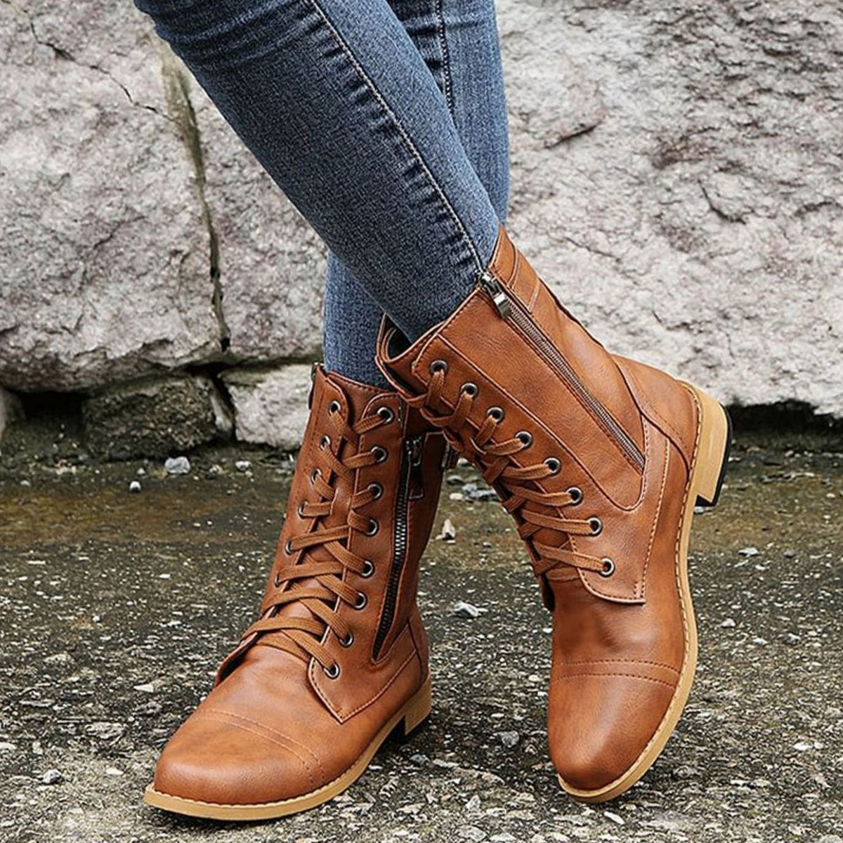 Damenboots mit Schnürung und praktischem Seitenreißverschluss