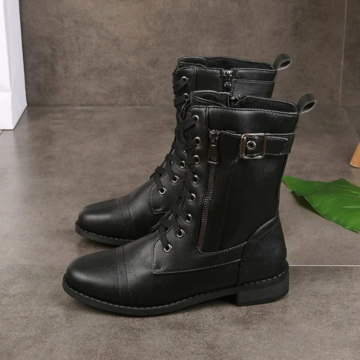 Nahaufnahme des Kunstleders der Damen-Schnürboots