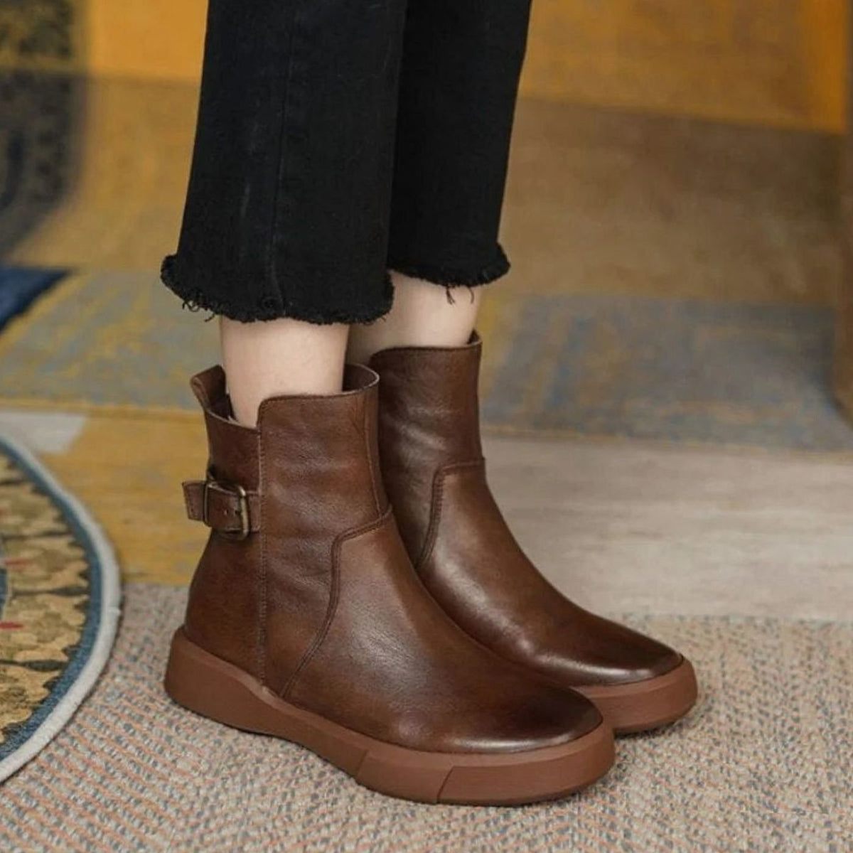 Damen Leder Plateaustiefeletten mit markanter Schnalle