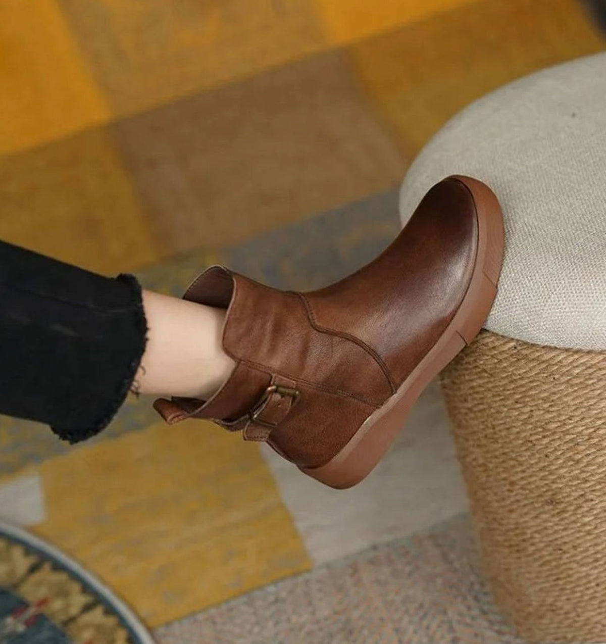 Detailansicht des hochwertigen Leders an den Stiefeletten