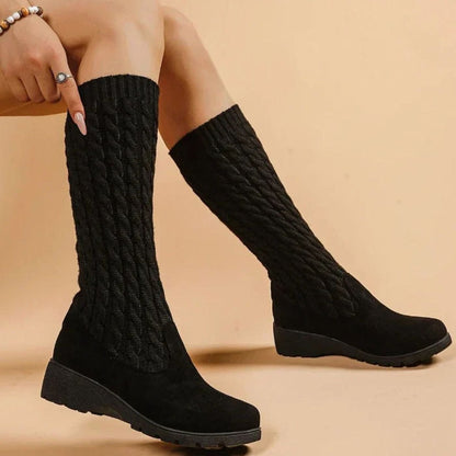 Kniehohe Damenstiefel aus Wildleder mit dekorativem Strickschaft