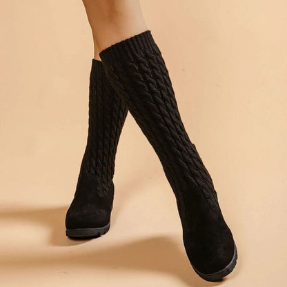 Paar kniehohe Damenstiefel mit Strickschaft in der Gesamtansicht