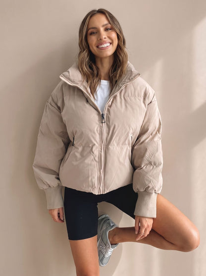 Oversize-Winterjacke für Damen in einer vollständigen Produktansicht